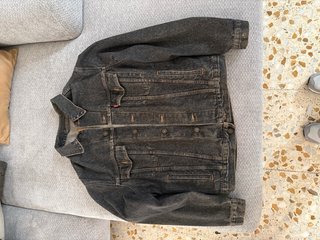 Cazadora vaquera Levi's negra