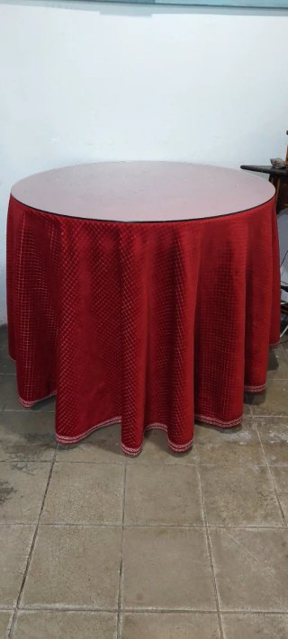 Mesa camilla redonda con faldilla y cristal
