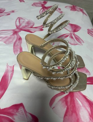 Sandalias de tacón en espiral con perlas