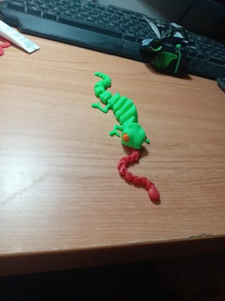 Camaleón Articulado Impreso en 3D
