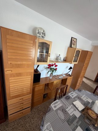 Mueble de Comedor de Madera