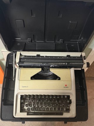 Máquina de escribir Olympia Carina 3