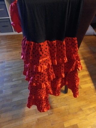 Vestido de Flamenca Negro y Rojo talla 12 años