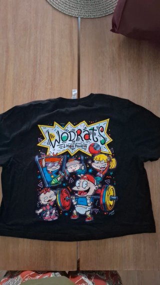 Camiseta Wodrats Linda Favela, tipo crop top