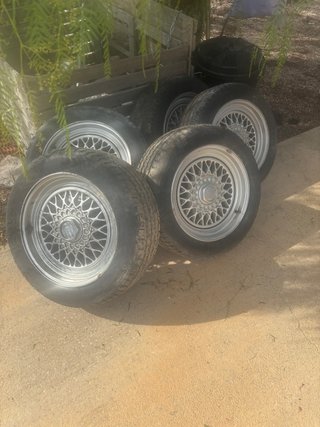 Set de 5 Llantas con Neumáticos