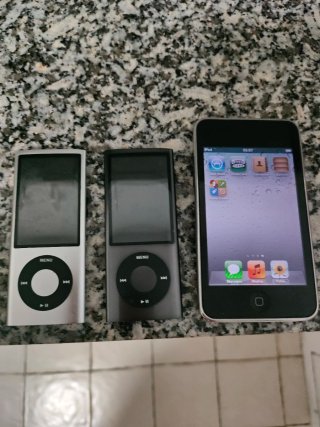 Lote 3 iPod Apple para piezas o reparación