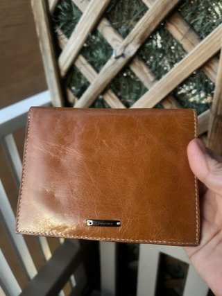 Cartera de piel marrón