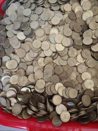 Miles de monedas de 1 peseta rubias