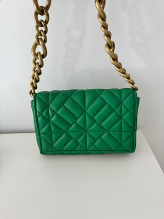 Bolso Verde Acolchado con Cadena