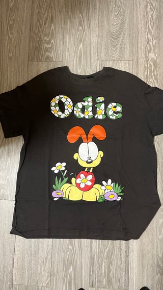 Camiseta Negra Odie (Garfield) Bershka Talla M