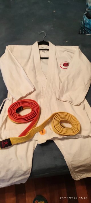 Kimono de Karate con cinturón a elegir