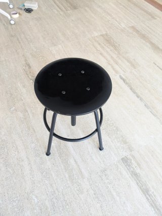 Taburete Regulable de Metal Negro