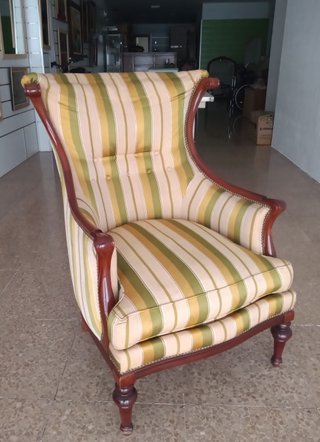 Antiguo sillón de estilo en y tapicería (Años 70)