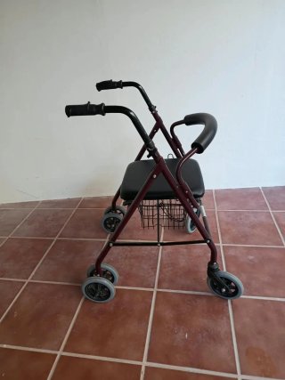 Andador con Asiento y Cesta