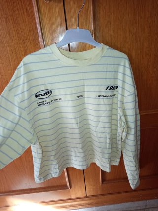 Camiseta de rayas amarilla