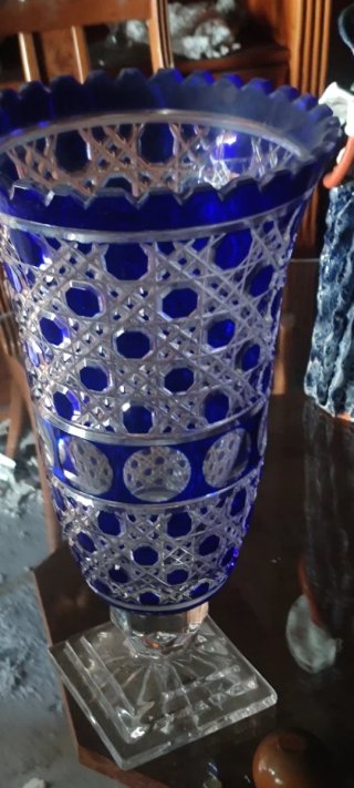Jarrón de Cristal Tallado Azul