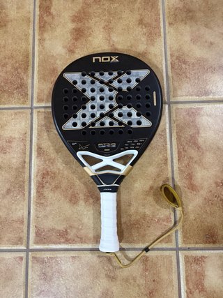 Pala de Pádel Nox AT10 18K Carbon