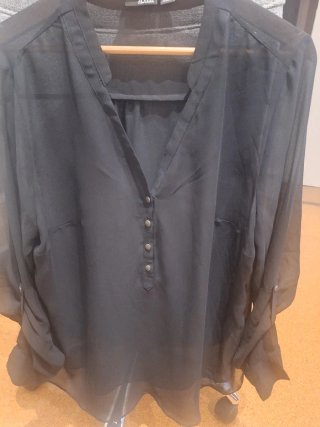 Blusa de gasa negra