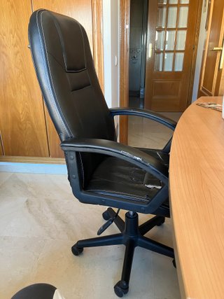 Silla de escritorio giratoria negra