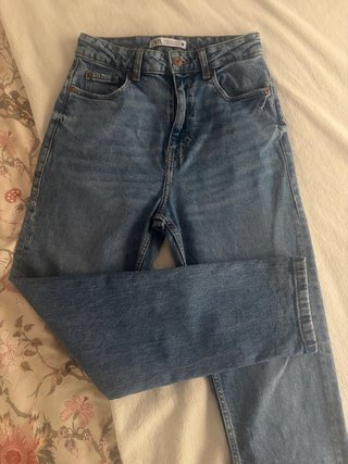 Pantalones tejanos mom fit Zara