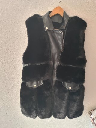 Chaleco Negro de Pelo Sintético