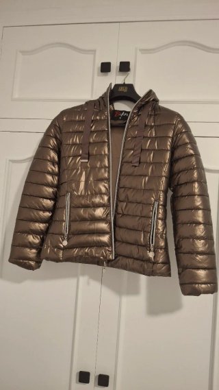 Chaqueta de plumas con capucha