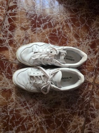 Zapatillas adidas Blancas y Plateadas