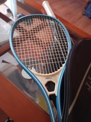 Raqueta de Tenis Azul y Blanca