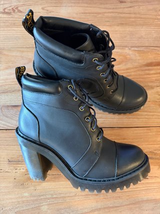 Botines Dr. Martens Averil Talla 39