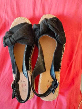 Sandalias Negras con Lazo