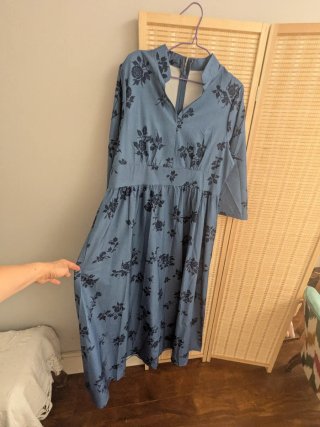 Vestido Largo Azul con Estampado Floral