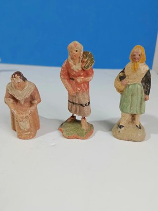 3 figuras muy antiguas de barro para el Belén.