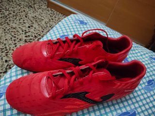 Botas de fútbol Joma rojas