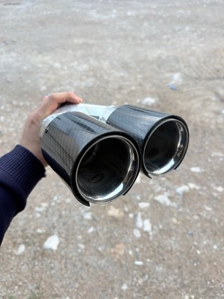 Colas de escape dobles en carbono