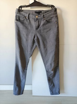 Pantalón vaquero gris
