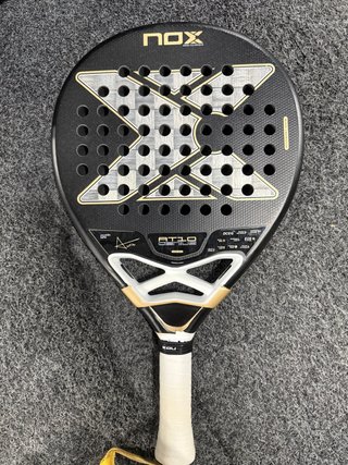 Pala de Pádel Nox AT10 18K Alum