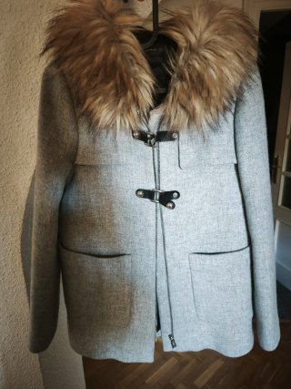 Abrigo Zara Gris con Cuello de Pelo Talla M