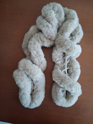 Cuello de pelo beige
