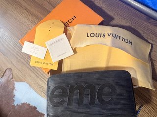 Monedero Louis Vuitton x Supreme original.