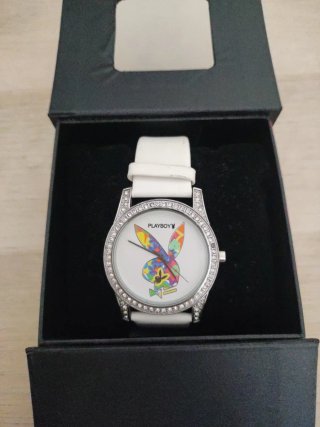 Reloj Playboy con esfera multicolor