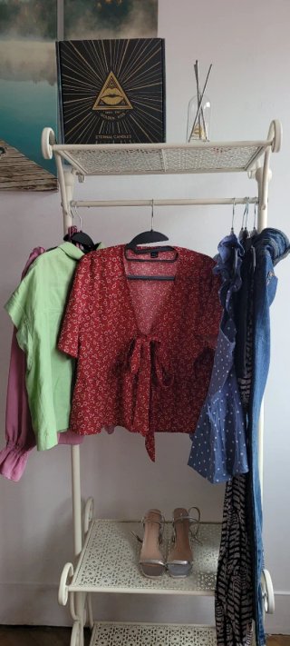 Camisa corta roja estampada con lazo