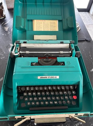 Máquina de escribir Olivetti Studio 45