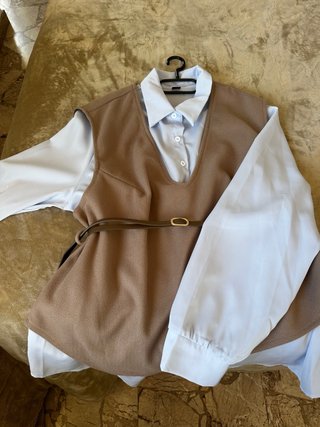Conjunto de camisa y chaleco
