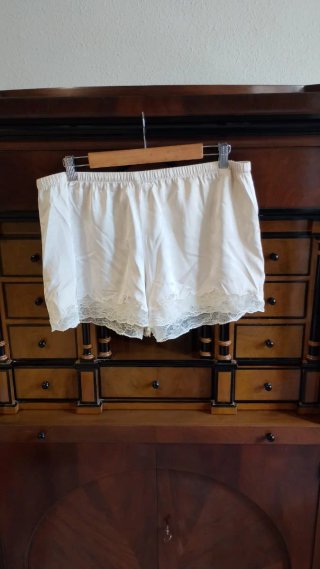 Short lencería Pull&Bear beige talla L