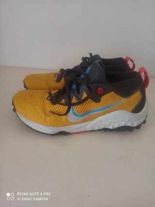 Zapatillas Nike Amarillas y Negras