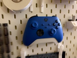 Soporte para mando Xbox Series - SKÅDIS