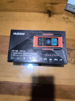 Cargador de Batería HUSGW 12V 10A - 24V 5A