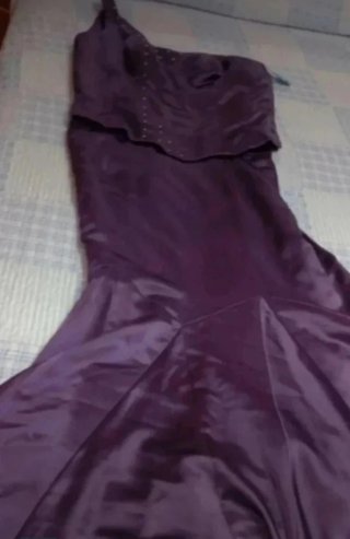 Conjunto de fiesta morado con cola sin. Marca