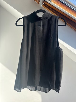 Top negro plisado ZARA