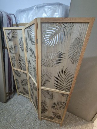 Biombo de Madera con Diseño de Hojas